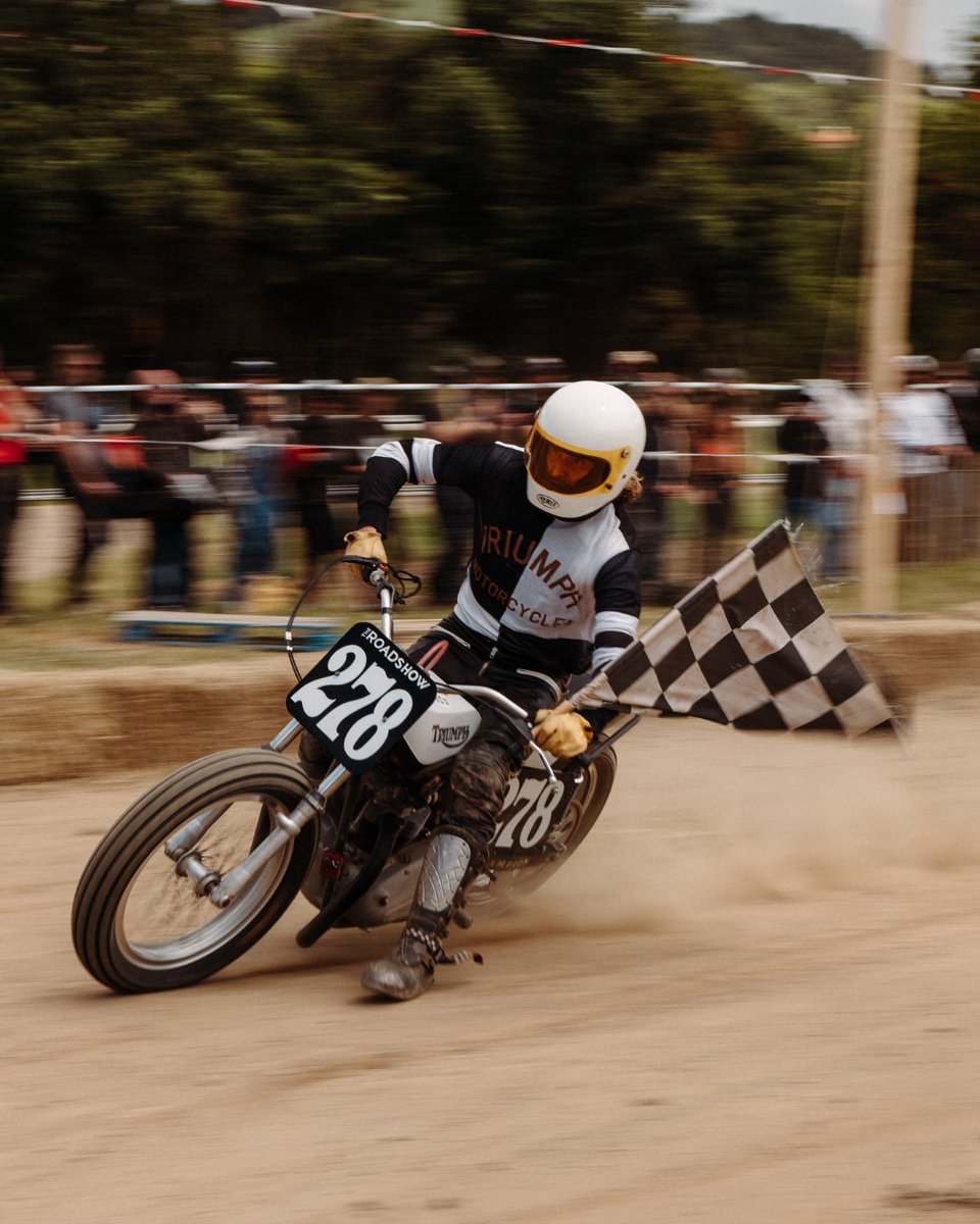 TriumphAmerica's tweet image. Gille Leenknegt tearing up the track at Wheels and Waves in our Triumph Heritage No.1 Racing Jersey 🏁⁣ 

📷: Shy Rajdev  

Shop the full collection online: bit.ly/463rYle

 #Menswear #MotoStyle #Triumph #TriumphClothing #Motorcycle #TriumphHeritage