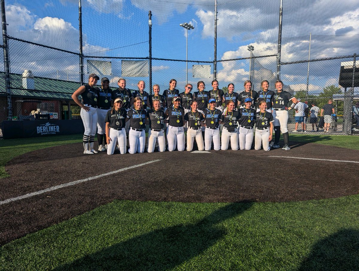 chloecrumm17's tweet photo. Went 7-1 on the weekend! Winning the whole thing! I was unable to pitch but I still held up the right side at 1st!
I batted .471 with 7 singles and 1 double with 5 RBI!
@DubC_Softball @DubC_Softball @D1Softball @ZipsSB @UFOilerSoftball @OhioStateSB https://t.co/Bx3L9ETMBr