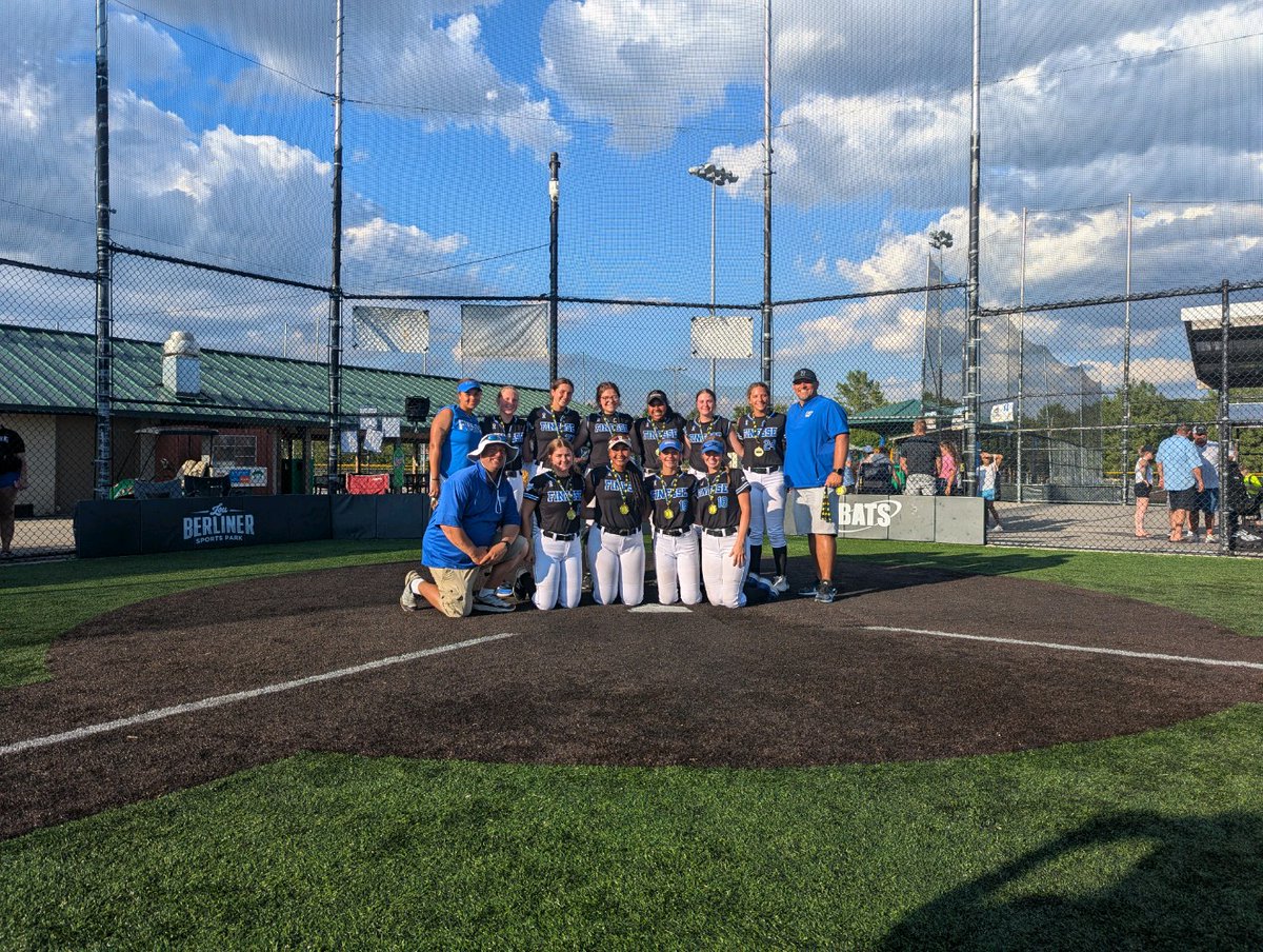 chloecrumm17's tweet photo. Went 7-1 on the weekend! Winning the whole thing! I was unable to pitch but I still held up the right side at 1st!
I batted .471 with 7 singles and 1 double with 5 RBI!
@DubC_Softball @DubC_Softball @D1Softball @ZipsSB @UFOilerSoftball @OhioStateSB https://t.co/Bx3L9ETMBr