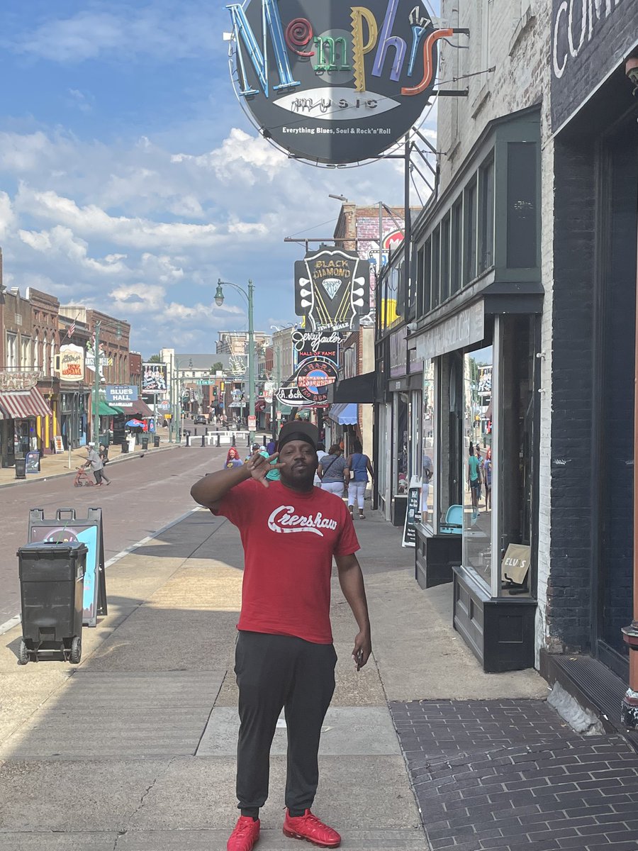 BRE_Z's tweet image. Music and good food 🎸@BBKingsMemphis