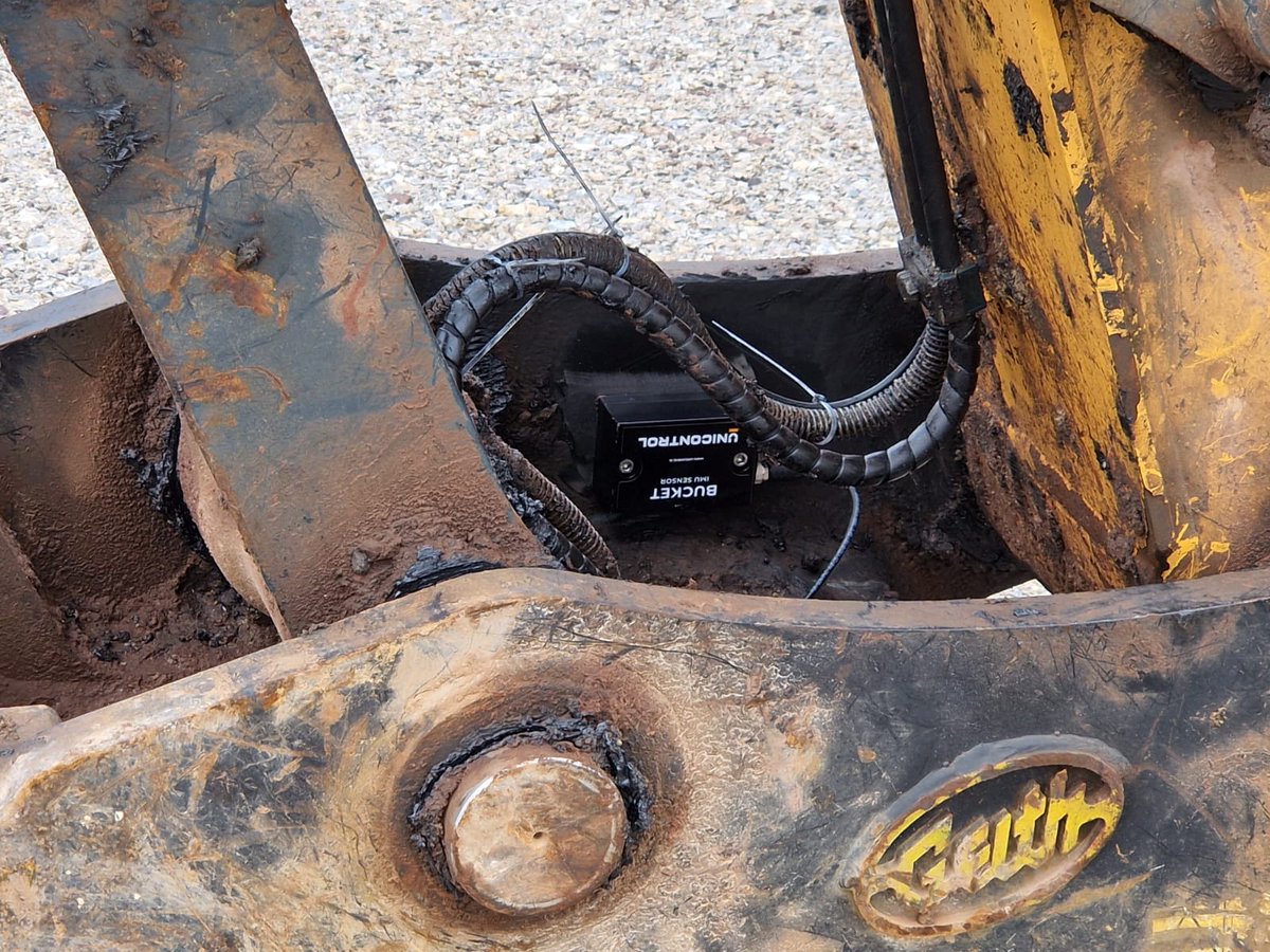 hitechniques's tweet image. 📸 Some #behindthescenes snaps from our recent Unicontrol3D system installations!  We&apos;re proud to welcome Chris O&apos;Leary Plant &amp;amp; Civils, O&apos;Flynn Group, and Finnis Contracts to the growing family of machine control converts in County Cork.

#machinecontrol #Unicontrol3D