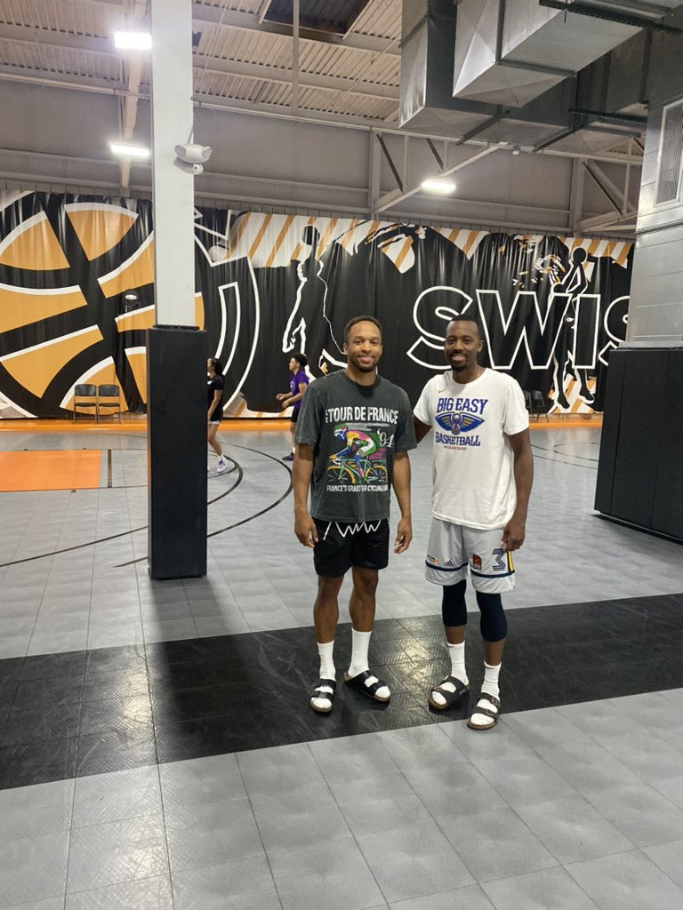 Jaylon Brown (@jaybe3_) on Twitter photo Early morning work with my dawg, teammate, og! Gotta do this in the summer more often! <a href="/ErrickM3/">Errick McCollum</a> ✊🏽 Early morning work with my dawg, teammate, og! Gotta do this in the summer more often! <a href="/ErrickM3/">Errick McCollum</a> ✊🏽
