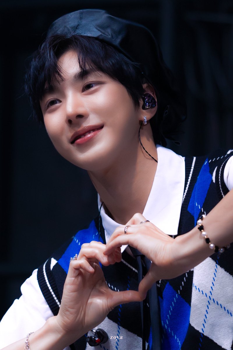 yooheeheenakrak's tweet photo. ──────⊹⊱🐈‍⬛⊰⊹──────

                         𝟐𝟎𝟐𝟒.𝟎𝟕.𝟎𝟗
                          ʏᴏᴏʜᴇᴇᴅᴏ
          10ᴛʜ ᴀɴɴɪᴠᴇʀꜱᴀʀʏ ᴏғ ᴅᴇʙᴜᴛ

──────⊹⊱🐈‍⬛⊰⊹──────

#유희도 #희도 #yooheedo #heedo https://t.co/Mhqd32DBob