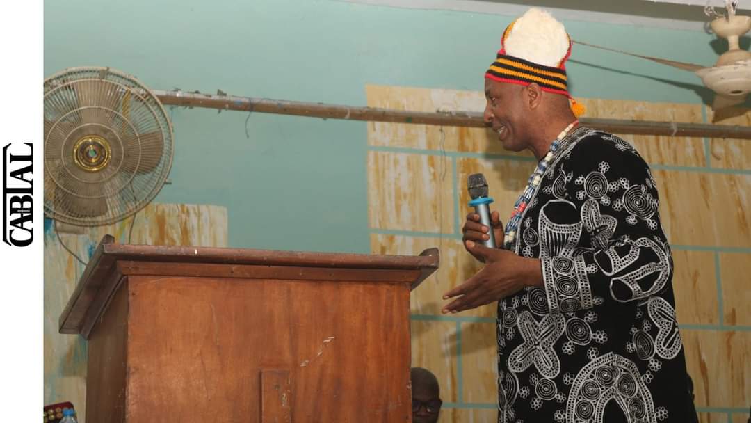 CABTAL1's tweet photo. After purchasing 100 copies of the New Testament in his language, the #Mayor of #Esimbi stated: “I will hand a copy to all the #administrators serving in my community.”
Pray that this Bible will inspire these leaders. https://t.co/CSzKMYgaps