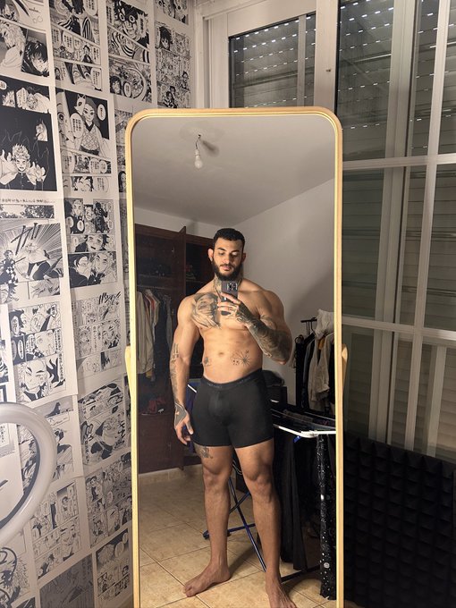 Good morning😏  https://t.co/Wy9fRe6Ox2 https://t.co/sKsDhG4ppk