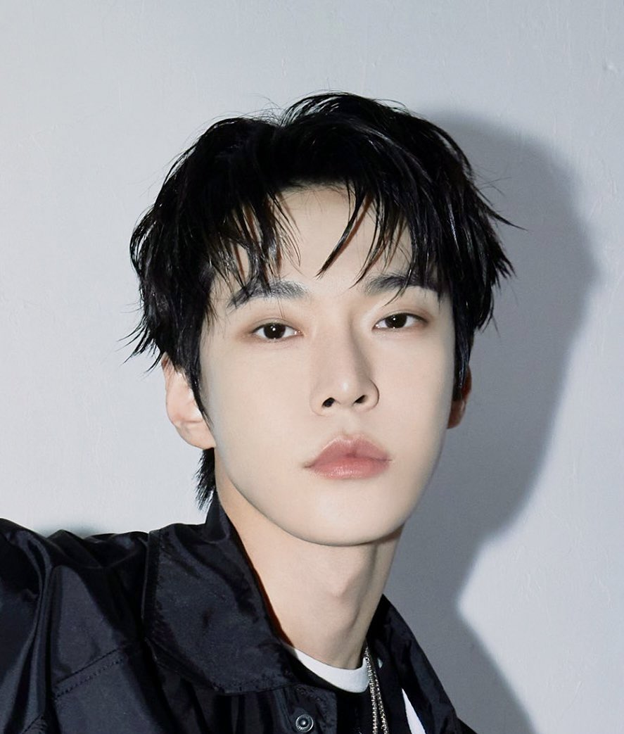 DOYOUNG WALK CREW