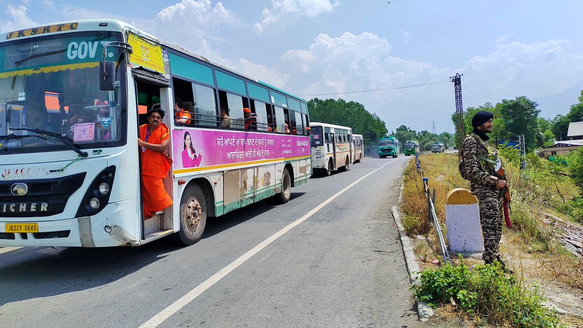 110bncrpf's tweet photo. Yatra convoy passing through Unit AOR amid tight security; Safety of Yatris our prime concern. https://t.co/HIlEgwBo9B