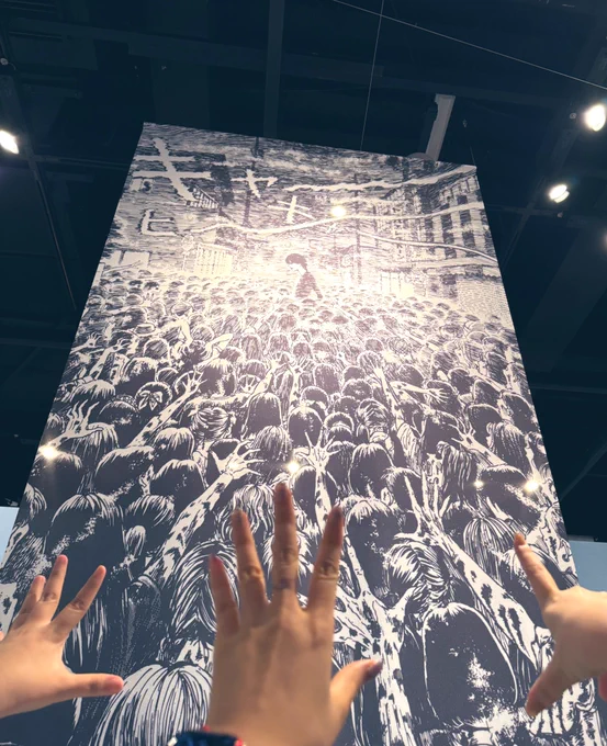 #世田谷文学館 の #伊藤潤二展 誘惑 に漫画家女達で行ってきて最高だった 四つ辻の美少年に「きゃー!!死ぬほど好き〜!!」をして否定されたい欲求が大変満たされすぎてうずまきになったしスマホは忙しい人のための死びとの恋わずらいとなった 