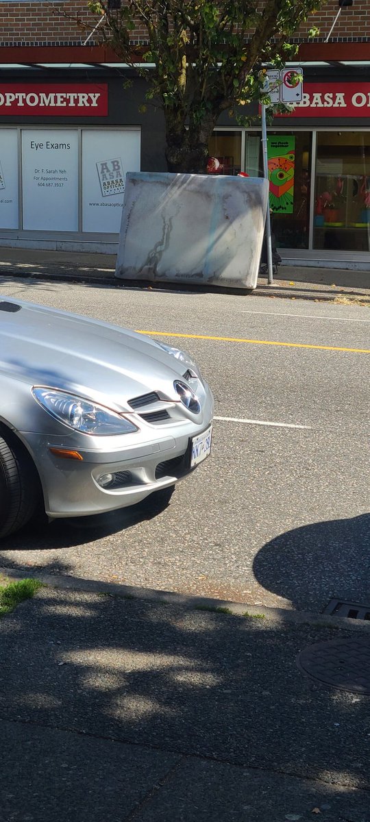 Marquis Wine Cellars (@marquiswinecell) on Twitter photo Dear <a href="/CityofVancouver/">City of Vancouver</a> the mattress on 1033 Davie is still here, been a week. <a href="/MikeKlassen/">Mike Klassen 麥嘉信 🇨🇦</a> can you help? Dear <a href="/CityofVancouver/">City of Vancouver</a> the mattress on 1033 Davie is still here, been a week. <a href="/MikeKlassen/">Mike Klassen 麥嘉信 🇨🇦</a> can you help?