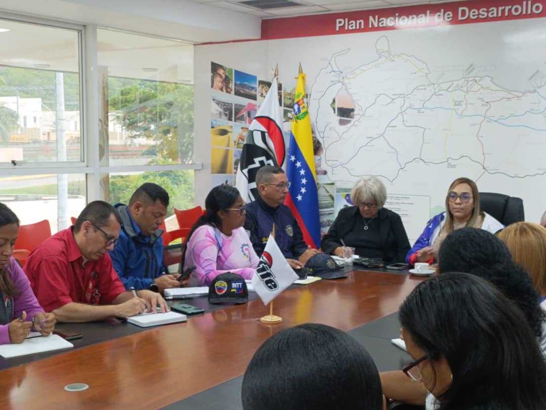 InttCharaNorte's tweet photo. #Enterare | Funcionarios del @INTTCharaNorte junto con el Instituto de Ferrocarriles del Estado (IFE), llevaron a cabo reunión para la creación de Brigadas Comunales Ferroviarias.
#PalabraEres https://t.co/VBtioTSKYC