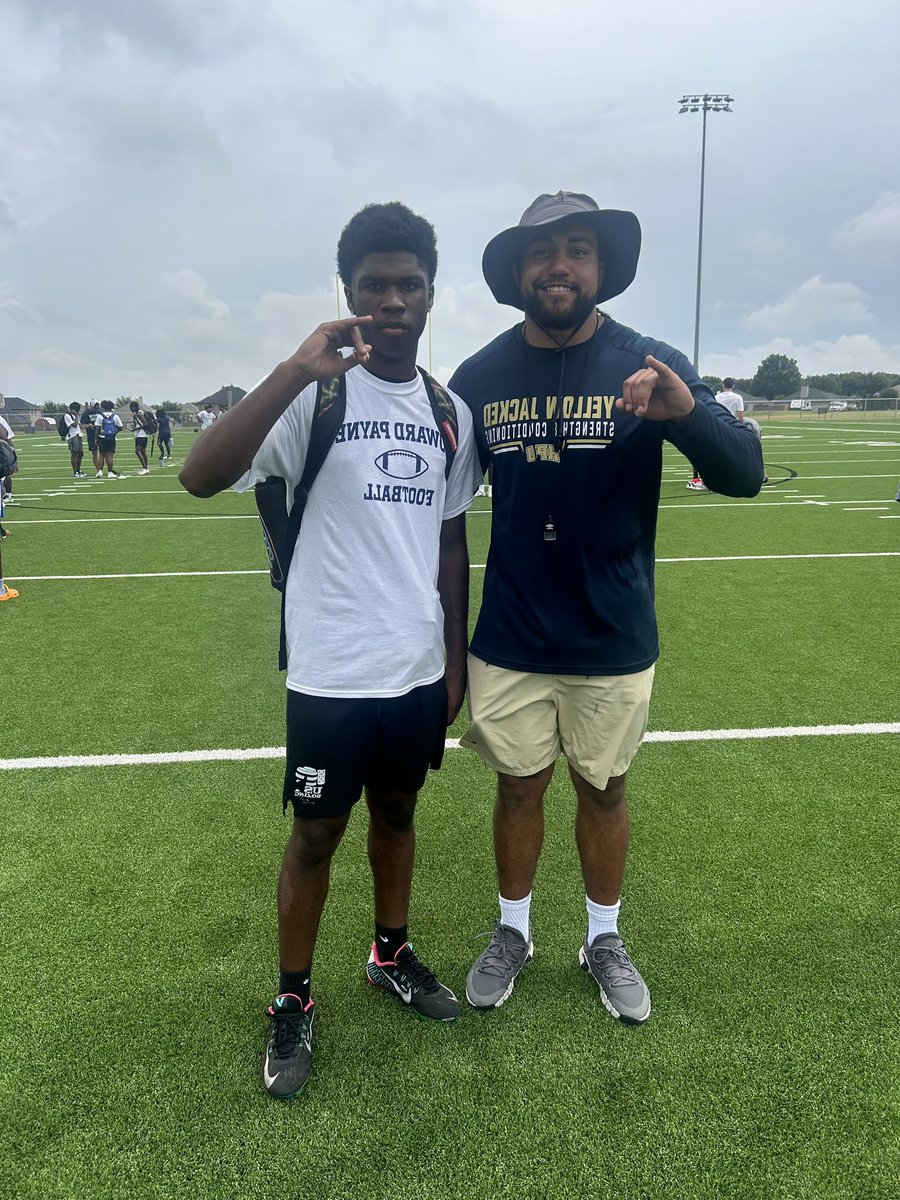 #AGTG Had a great camp today I am extremely excited to say I have my first offer to Howard Payne university <a href="/DBCoachForde/">Nick Forde</a> <a href="/coachphilvc/">Coach Van Cleave</a> <a href="/Coach_DeLay/">Laban DeLay</a>