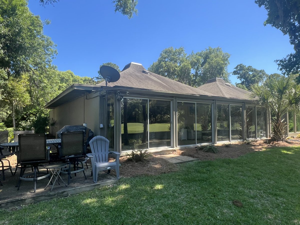 PNPRE's tweet photo. 🔥 SOLD 🔥 In a day!

📍101 Fairway Lane, Hilton Head Island, SC
🏷️ Listed at $774,900, SOLD for $850,000!

👣 to the 🏖️ 
🛌 2
🛁 2
⛳️ views
If you have been looking to buy/sell on or around Hilton Head Island, SC contact us on how to make your DREAM a reality. 

☎️ 843-842-0804 https://t.co/672bxyQlb5