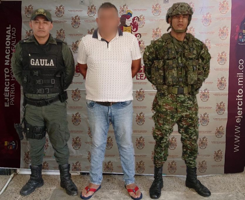 Ejercito_Div1's tweet photo. Las tropas de la #SegundaBrigada y @PoliciaColombia  capturan a 22 integrantes del GAO Clan del Golfo, incluyendo alias César. Este contundente golpe en el departamento del #Magdalena permitió también la incautación de armas y más de 46 millones de pesos. #ContundenciaOperacional https://t.co/2HW2g054BP