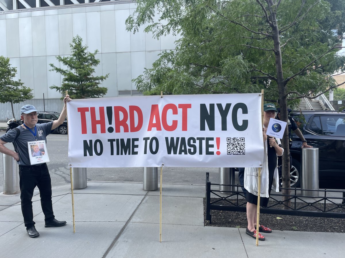 ThirdActOrg's tweet photo. For #eldersweek, we've teamed up with @StopMoneyPipe @NYChange @pop4climate @ClimateDEF @ClimateFamsNYC to demand banks and financiers, like @Citibank, stop using our savings to fund the #climatecrisis.

#SummerOfHeat #EndFossilFuels #CitiDropFossilFuels
#StoptheMoneyPipeline https://t.co/SkFTPU4HEU