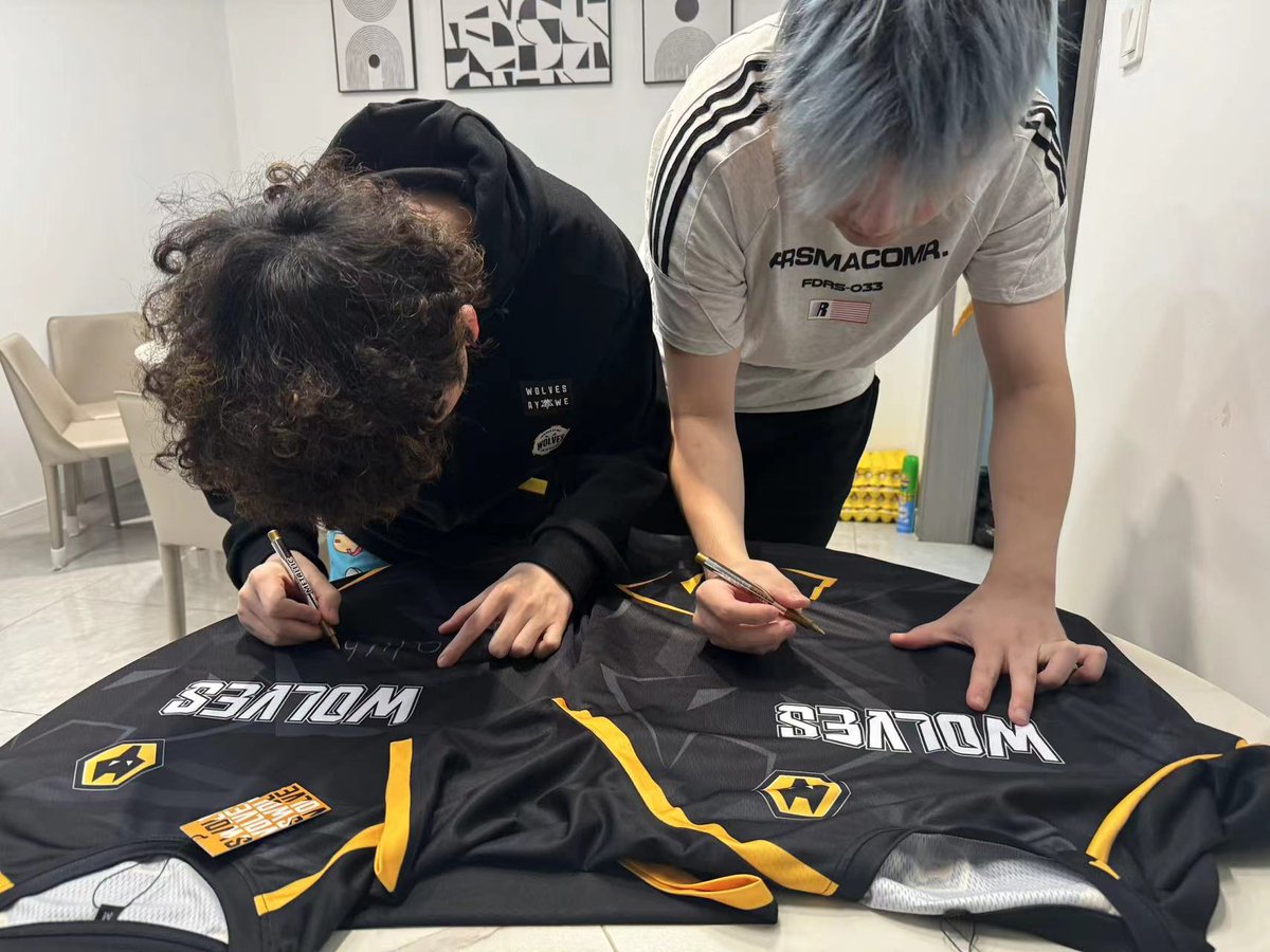 Wolves Esports (@wolvesesports) on Twitter photo 🎁 GIVEAWAY 🎁
Want the chance to win one of our #VCTCN jerseys signed by the team? 👕
To enter:
♻️ Like + RT
🧡 Follow <a href="/WolvesEsports/">Wolves Esports</a>
🫂 Tag 2 friends in the comments
Entries close midnight Friday 12 July
Good luck! 🤞
#ONEPACK || #VALORANT 🎁 GIVEAWAY 🎁
Want the chance to win one of our #VCTCN jerseys signed by the team? 👕
To enter:
♻️ Like + RT
🧡 Follow <a href="/WolvesEsports/">Wolves Esports</a>
🫂 Tag 2 friends in the comments
Entries close midnight Friday 12 July
Good luck! 🤞
#ONEPACK || #VALORANT