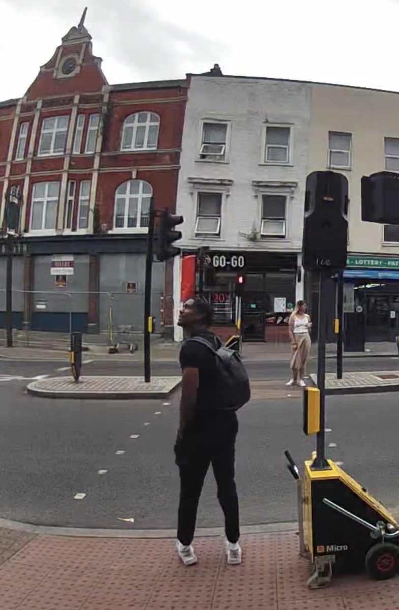 MinkosMacs's tweet image. ⚠️PLEASE SHARE⚠️

£500 reward for info leading to arrest. See CCTV footage (link) &amp;amp; help identify the thief. Contact Lewisham Police ref 01/540306/24. #MinkosMacs #HelpUsFindIt #LewishamTheft