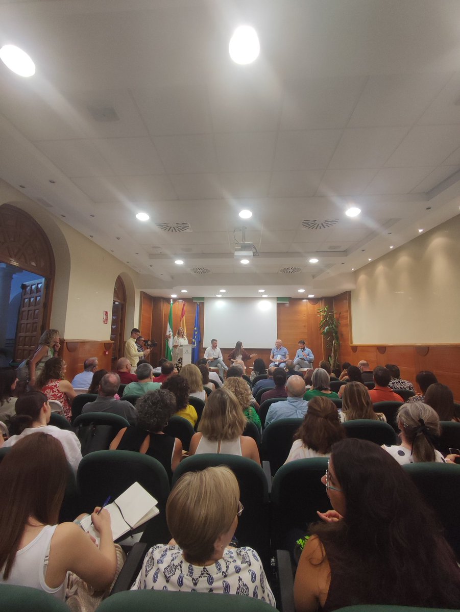 jaen_solidario's tweet photo. Hoy asistimos al I Foro sobre innovación social en Jaén, donde 12 entidades presentaron proyectos financiados para la Transformación Tecnológica de los Servicios Sociales. Agradecemos a la consejera Loles López por la invitación.
#vulnerabilidad
#accionsocial
#jaensolidario https://t.co/TaceuCZh1E