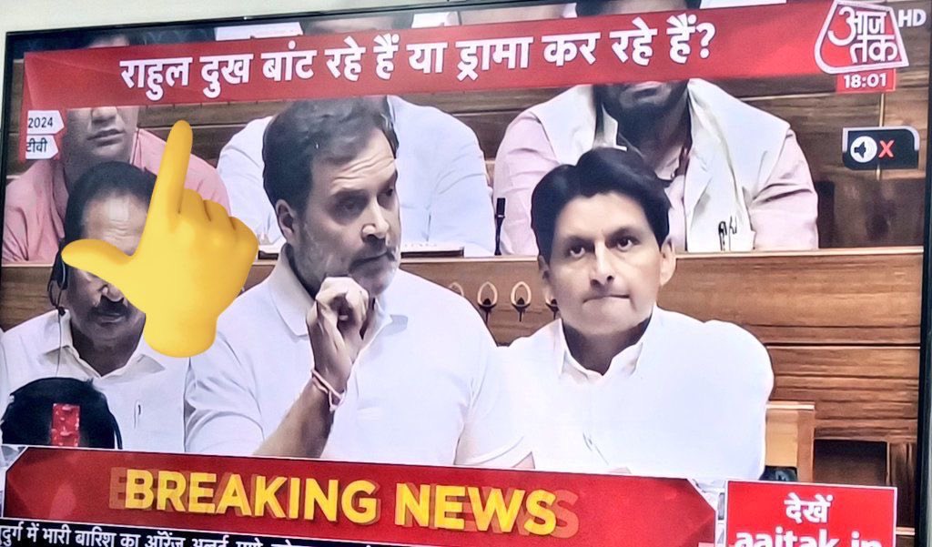 varunchoudhary2's tweet photo. ये कैसी पत्रकारिता है?

मीडिया के अंदर जिन भी लोगों का ज़मीर बचा है, सवाल ���रिए और बताइए ये @aajtak और @News18India के मालिक लिख रहे है, PMO या संपादक। 

ऐसी घटिया लाइन PM के ख़िलाफ़ चलाने की हिम्मत है? https://t.co/SALsWWjSgD