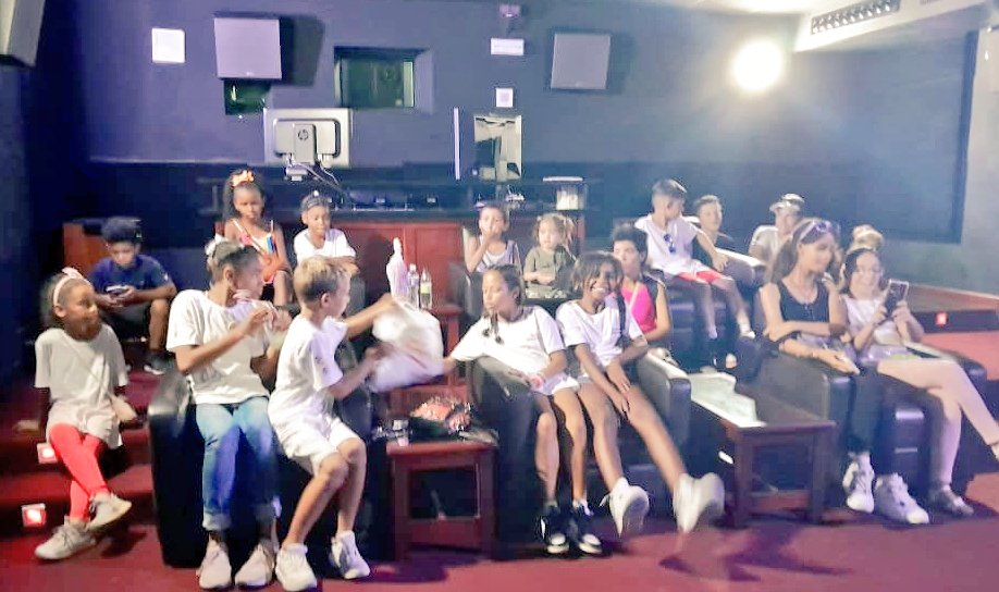 Sigue el Plan Vacacional en <a href="/cubacineicaic/">Cubacine ICAIC</a> Niños y adolescentes visitan Casa de casting en Audiovisuales; y les explican cómo se maquillan y visten los actores y actrices antes de filmar. Igual recorren el Centro del Cartel Cubano de Cine #CubaEsCultura #VamosAlCine #ModoVerano