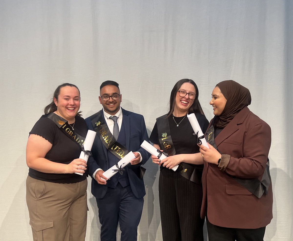 LutonSixthForm's tweet photo. Congratulations to the first EVER cohort of graduate teachers from our in-house teacher training programme! 🎓 

Your dedication and hard work have paid off! We’re so proud of each of you as you embark on this incredible journey in education. 🌎 

Here's to shaping the future! 🧠 https://t.co/v0lB96iuMo
