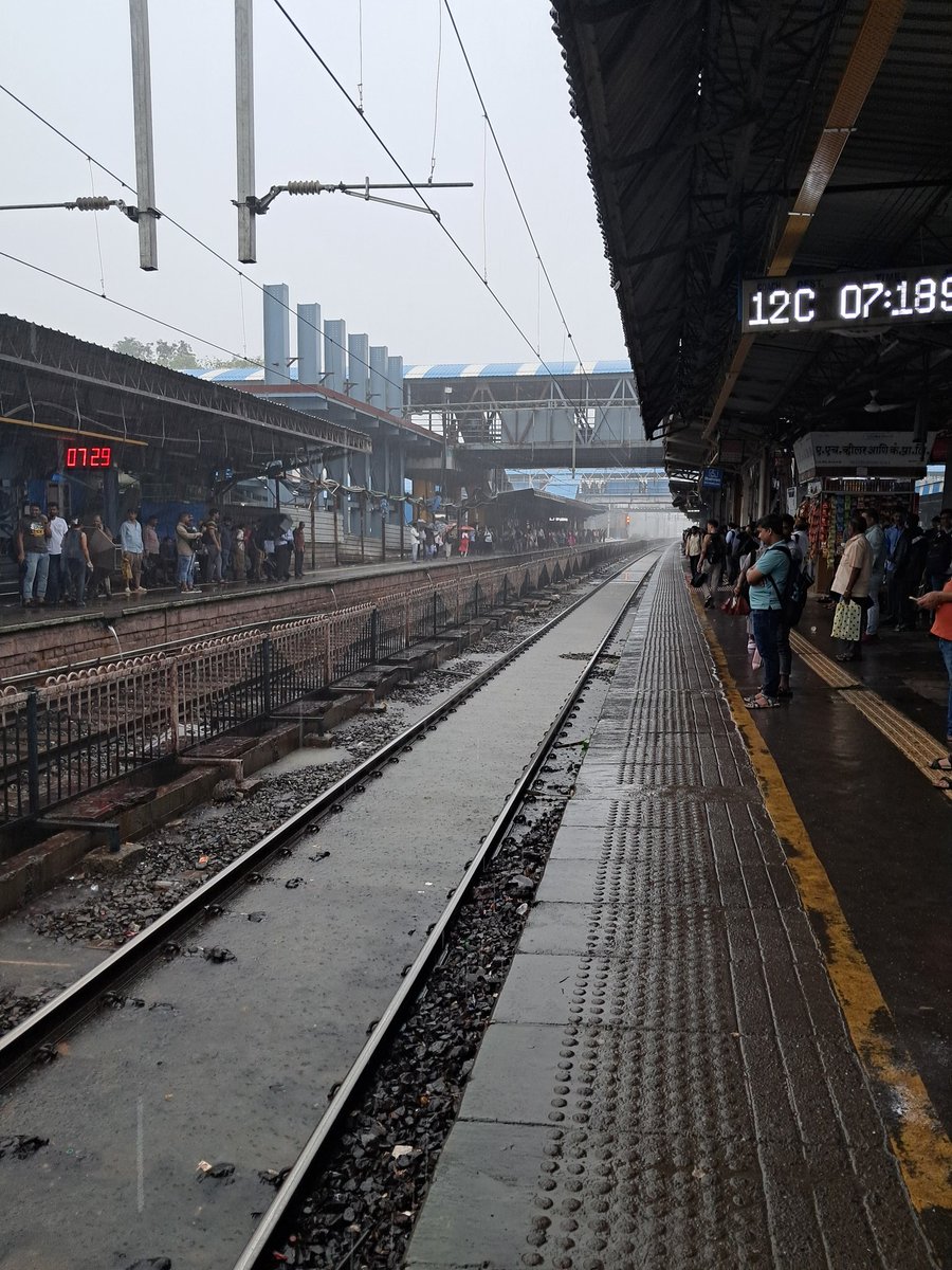 naef_khatri's tweet photo. @Uni_Mumbai @EduMinOfIndia Due to heavy rain in Mumbai, many students won't be able to commute to the colleges. These photos show the situation of western local train tracks. Please take a decision understanding the appalling situation of students. https://t.co/25CjUprvjd