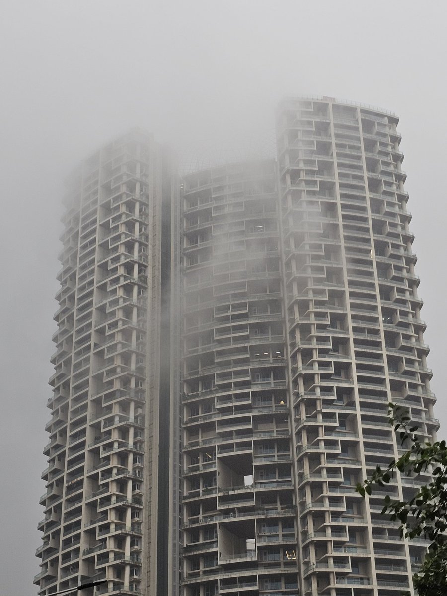 ana__2019's tweet photo. Perfect rainy day in Mumbai 💕 
.
.
#MumbaiWeather #MumbaiRains #Mumbai #MumbaiMeriJaan #rains https://t.co/zCex2Jv6kB