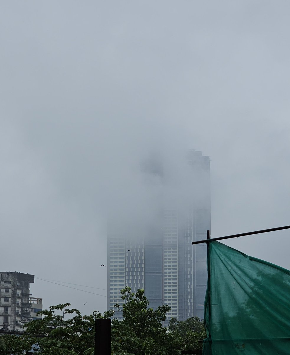 ana__2019's tweet photo. Perfect rainy day in Mumbai 💕 
.
.
#MumbaiWeather #MumbaiRains #Mumbai #MumbaiMeriJaan #rains https://t.co/zCex2Jv6kB