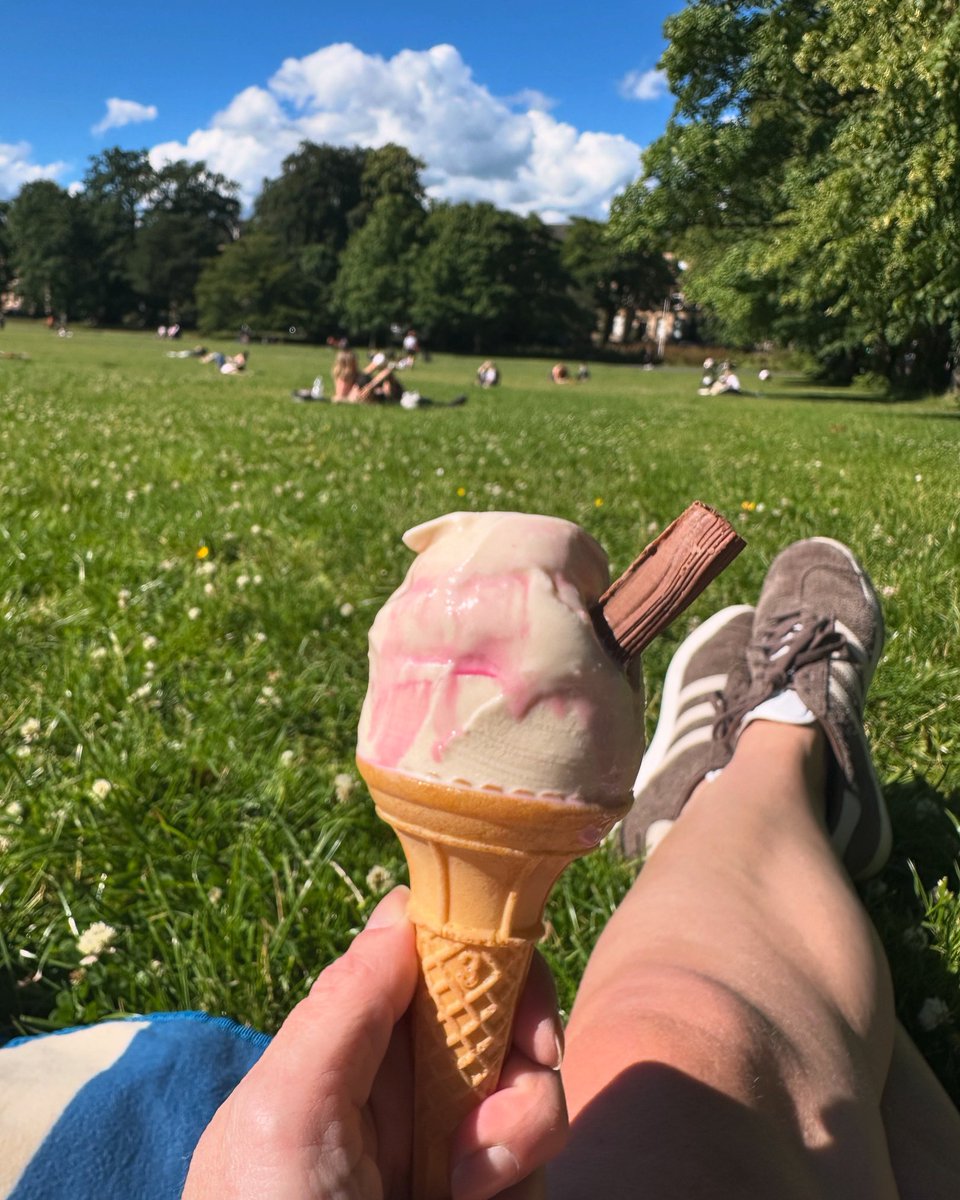 weevic18's tweet photo. Up the Park #inthesunshine☀️ #queenspark #ninetynine🍦 https://t.co/dQdQrdIIT8