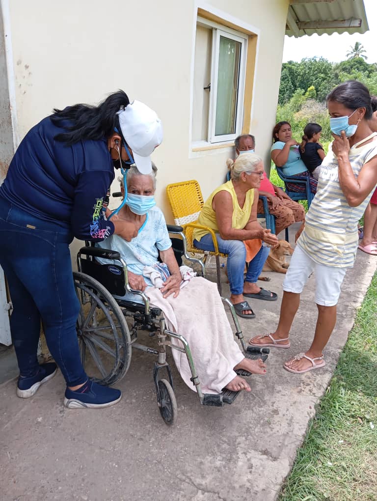 Nuestros hombres y mujeres del <a href="/FASMIJ/">FASMIJ</a>
se encuentran realizando las visitas correspondientes a la población de Cumanacoa, para garantizar que el Poder Popular reciba medicamentos y atención médica 

#PalabraEres