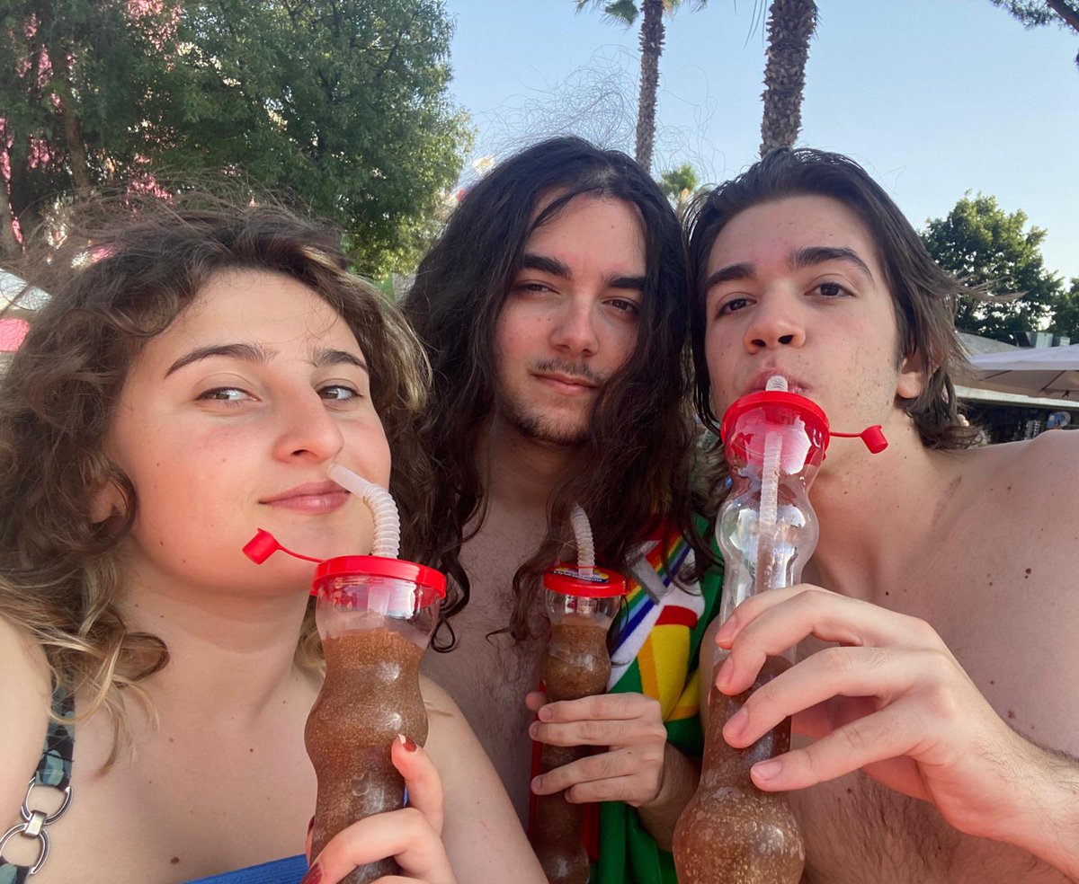 Diss-Pear team 🍐 tweet media