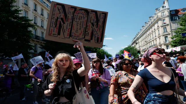CNBCTV18News's tweet photo. #FrenchElections  | Macron's (@EmmanuelMacron) Centrists & Leftist #NouveauFrontPopulaire stop the Far-right (@RNational_off)

🚨 But staring at a govt formation gridlock

🚨 France Unbowed ( @FranceInsoumise) a headache for Macron

@ADRTHEBARD explains why govt formation may be an OLYMPIAN task  

Read:  https://t.co/afpsBKCz5X