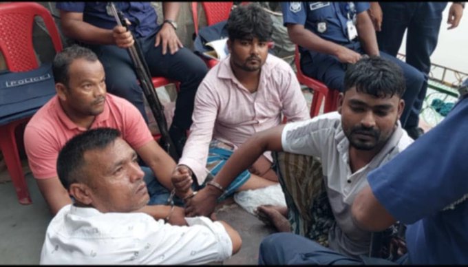 কালিয়াকৈরে নৌ-পথে অপরাধ দমন ও অসামাজিক কার্যকলাপ প্রতিরোধে পুলিশের অভিযান ,আটক ৪