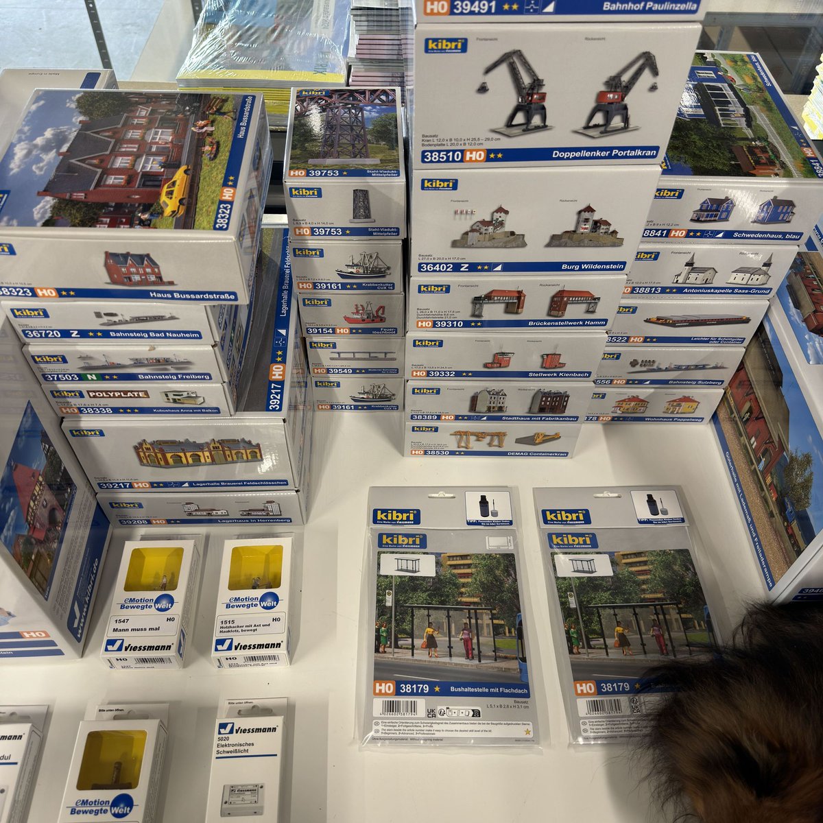 JModelisme's tweet photo. 🏘️ Arrivage Kibri, Vollmer, Viessmann.

En savoir plus 👉
https://t.co/6LPosd08zb

🚚 Ces produits sont éligibles à l’offre en relais Pickup DPD.

🤔 Quel accessoire allez-vous acheter ?

#Kibri #Vollmer #Viessmann #ModélismeFerroviaire #MaquettesMiniatures https://t.co/mWlgRzFbDB