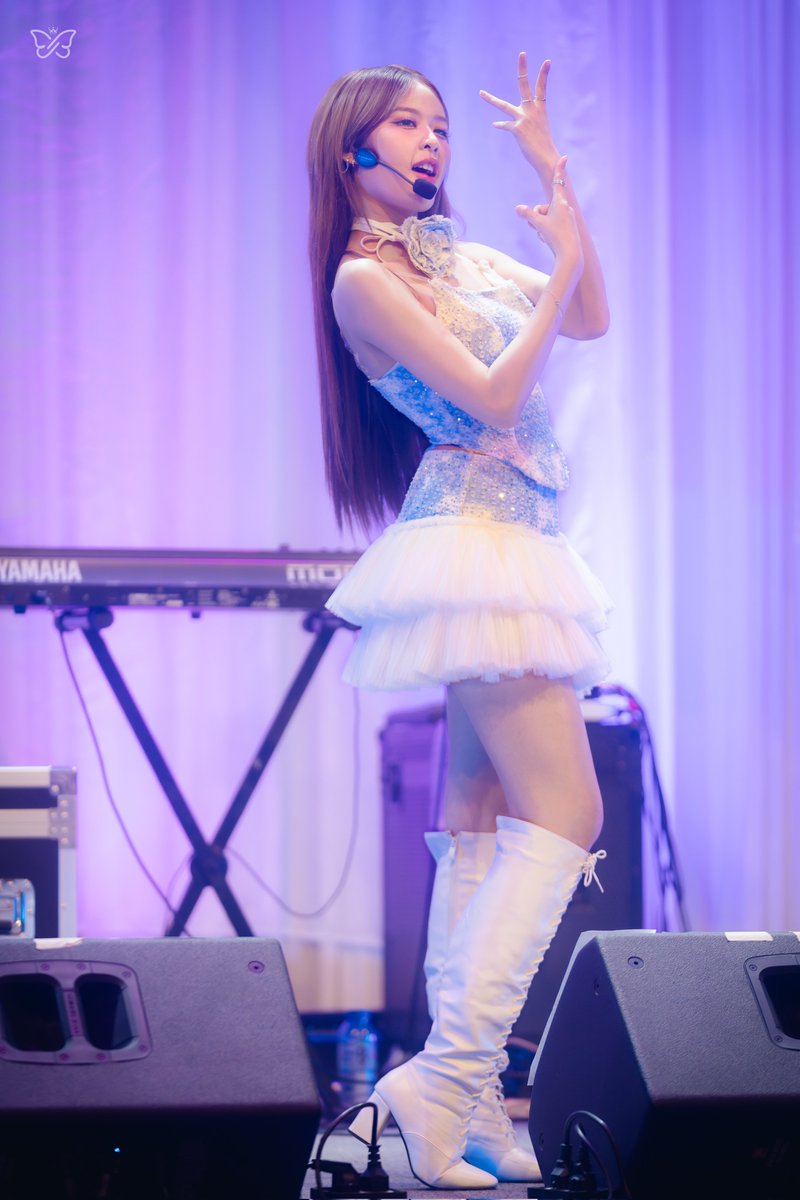 MOBYE_Fanbase's tweet photo. Good Performance On Stage✨️

#MOBYE
#JUSTaMOBYE1stDebutStage https://t.co/RxVQiHFYlw