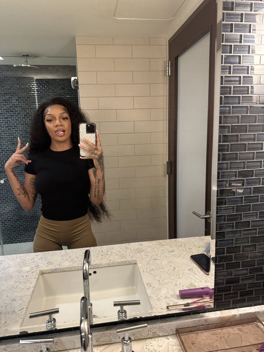 GloTheofficial's tweet image. Moose Knuckle Monday