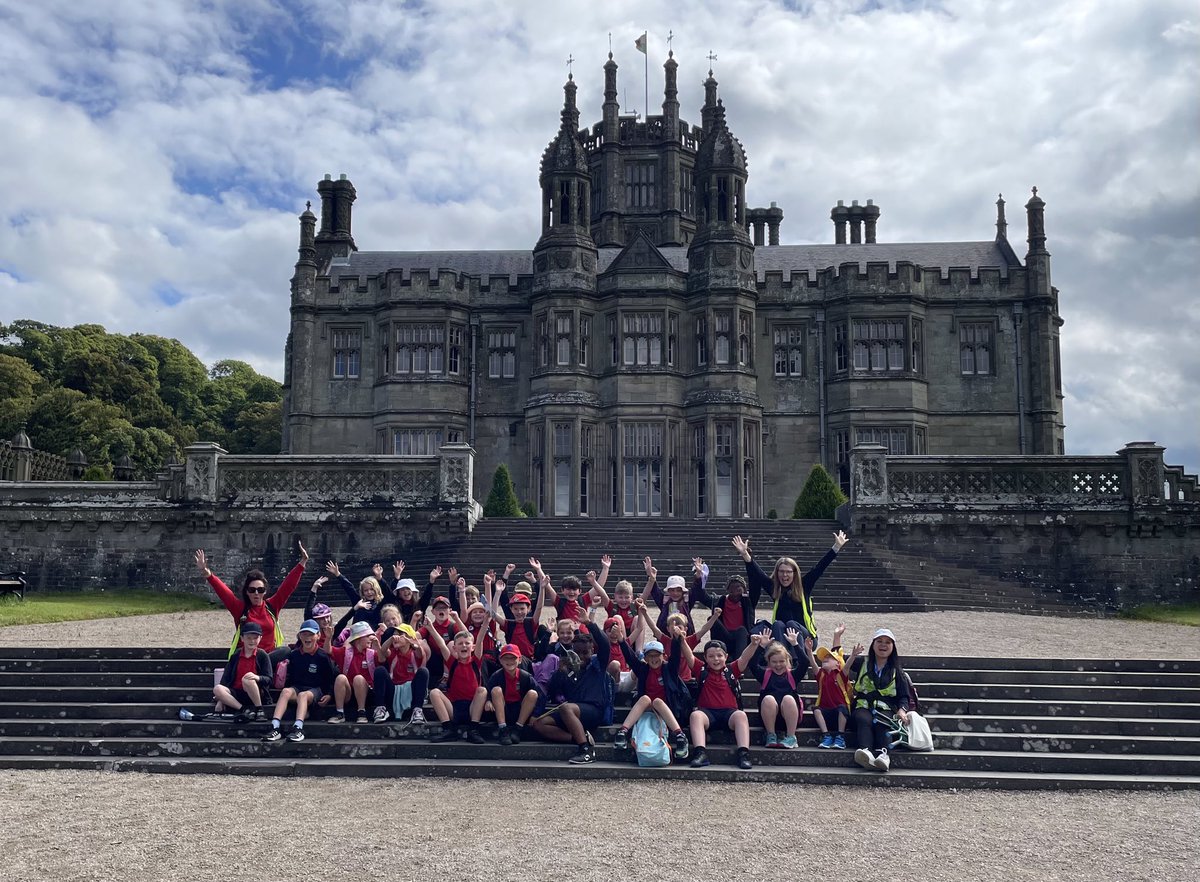 Hendrefoilan's tweet photo. Sea otters had the best time at Margam today. #hdfpSO https://t.co/eAL2hzbeRC