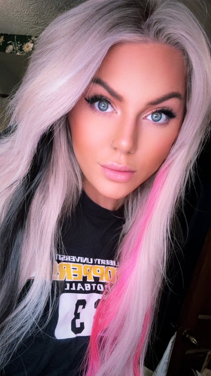 Ashley 🖤 tweet media