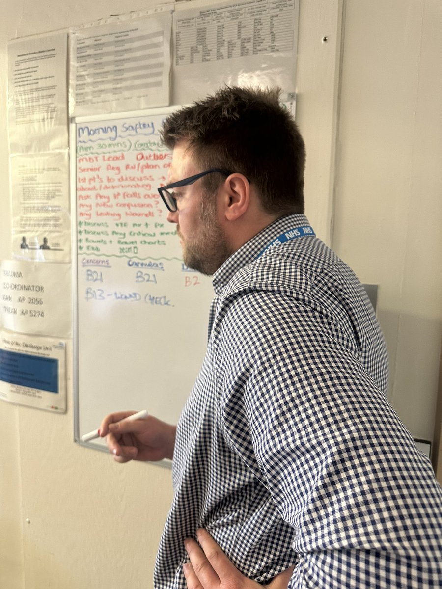 Our Orthopaedic registrar leading the MDT safety boardround this morning more great ideas today for how we can keeping improving. 
#collaboratetoimprove #SafetyFirst #thinkingboard #rethinktheconversations #Safetyboardconversations <a href="/barnshospital/">Barnsley Hospital</a> <a href="/CBU2_BHNFT/">CBU2</a>