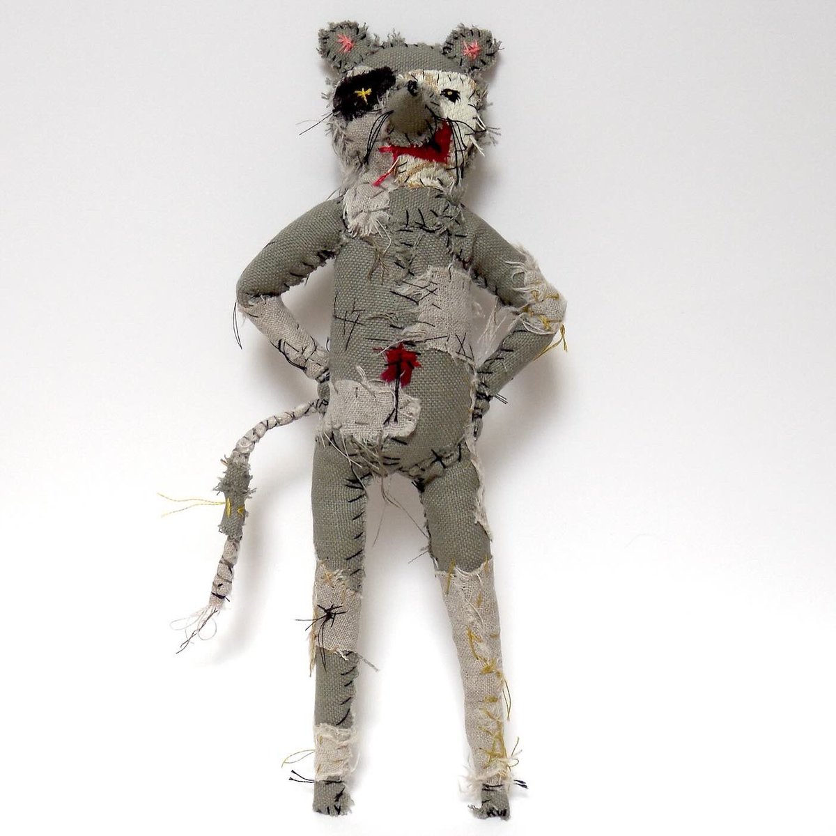 bunnvamp's tweet photo. Bedraggled rat.
.
(In another rodent phase at the mo)
.
#rat #ratty #unkemptrodent #rodents #newstock #getthelook #textileart #ccmakers #softsculpture https://t.co/TFM0RCbJmT