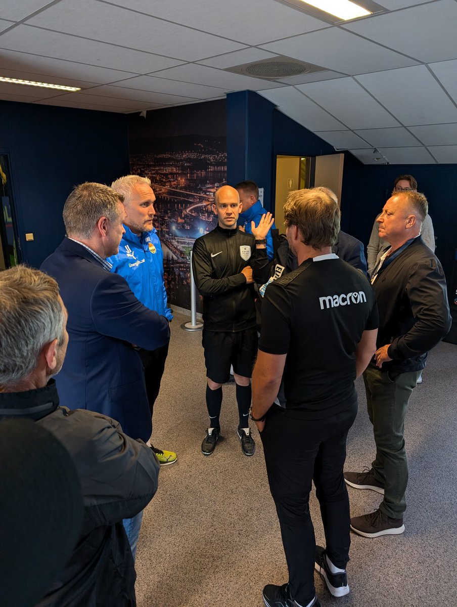 Lyn og torden i Drammen og det rådslås om det er lurt å utsette avspark eller ikke. Sol rett rundt hjørnet, så Godset-Sandefjord skjer i dag det. Forhåpentligvis fra 19.00.