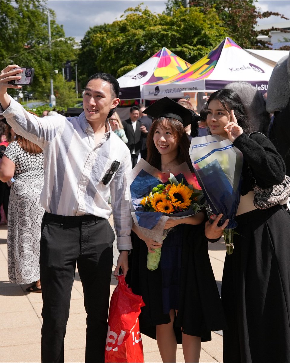 It’s been a fantastic start to #KeeleGraduation 🎓 Congrats to all those who joined us today!