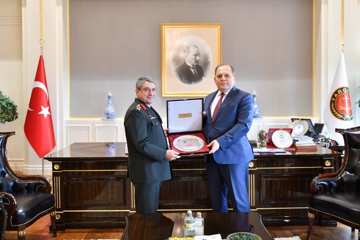 Kara Kuvvetleri Komutanı Orgeneral Sayın Selçuk Bayraktaroğlu, Yargıtay Başkanı Sayın Ömer Kerkez'e hayırlı olsun ziyaretinde bulundu.