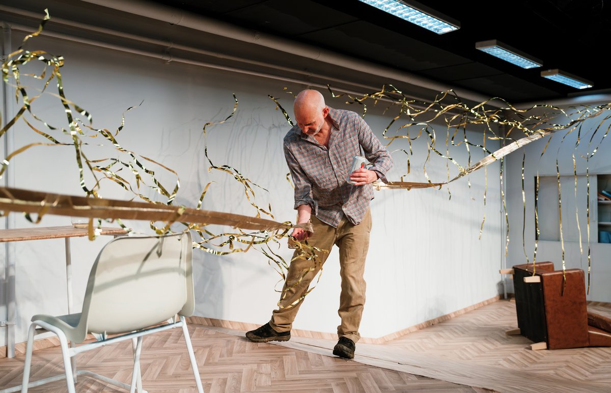 Hamps_Theatre's tweet photo. #BreakALeg to the cast and company of GRUD who have Press Night tonight!
Visit our website to book tickets for Sarah Powerโs debut play and to see the full selection of new production photography ๐ธ
#HTGrud runs Downstairs until 3 August ๐ https://t.co/ZL91eUrGUO