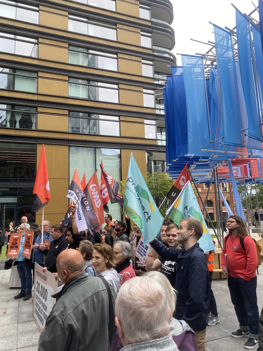 The Prospect Tech Workers Branch are here outside Amazon HQ with a clear message.

We stand in solidarity with our <a href="/GMB_union/">GMB Union</a> tech union colleagues seeking a historic recognition agreement in Coventry.