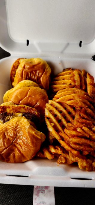 Lunch https://t.co/NYLFsEhrMI