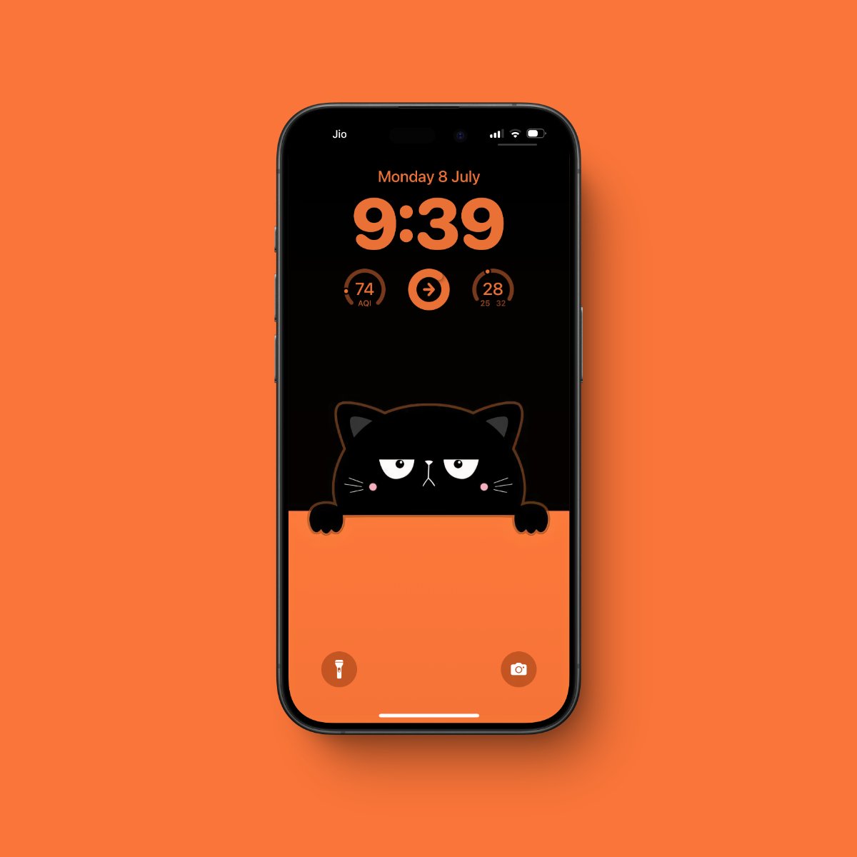 amaancg's tweet image. That's a cute but Evil Black Cat !! 🧡🖤