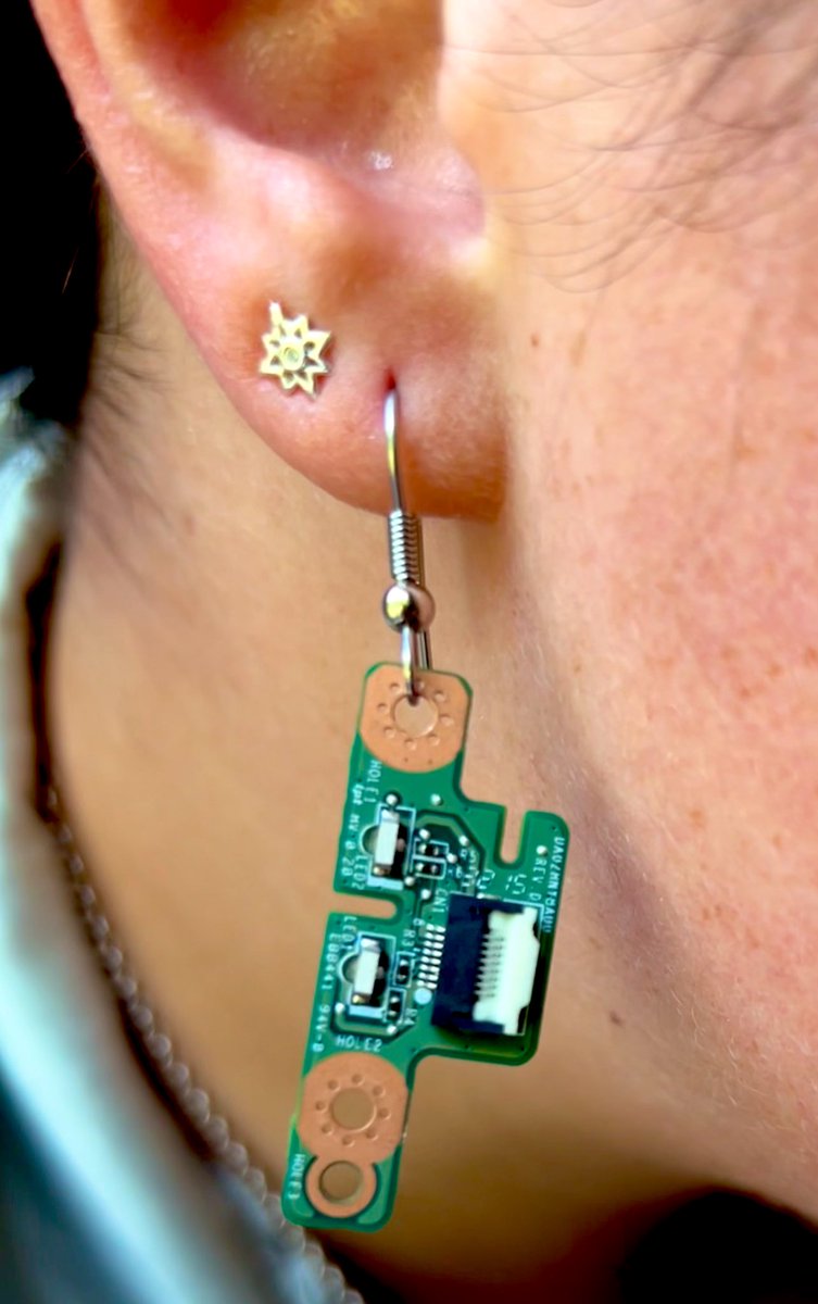 juliagersey's tweet image. n&amp;amp;w day 24: made some pcb earrings 💻💾

#buildspace #s5 #nightsweekends