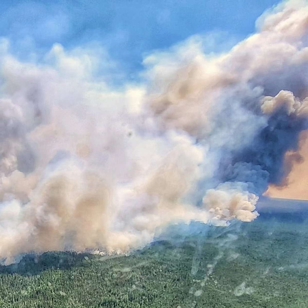FMExclusives's tweet image. 🔥 Wildfire Update: Small growth overnight, but crews expect more activity today due to high temps and low humidity. Stay safe, Fort Mac! 💪🚒

#FortMacStrong #WildfireWatch #StaySafeFortMac #FMExclusives