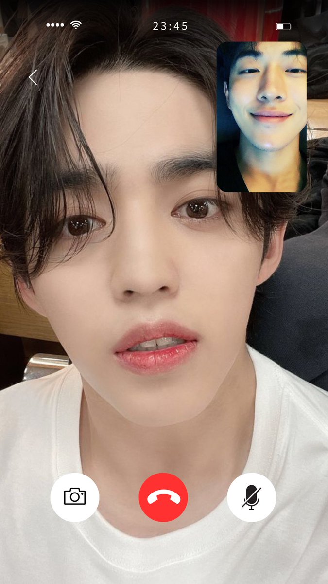 rujsumrit's tweet photo. 📱08-07-24

เพราะว่าป่วยนิดหน่อยเลยมีคนเก่งมาเฝ้าจนกว่าจะหลับ ขอบคุณนะครับ 🫳🏻 https://t.co/Qt0AUTl1zU