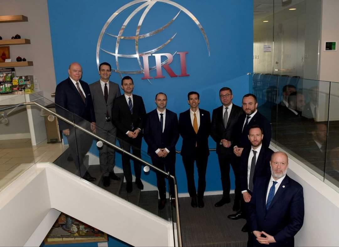 Имав средба со <a href="/DCTwining/">Daniel Twining</a>, Претседателот на <a href="/IRIglobal/">International Republican Institute</a>. Разговаравме за продлабочена соработка, јакнење на институционалните капацитети и процес на дигитализација.
Македонија мора да фати чекор со големите процеси.
Работиме напорно за тоа!